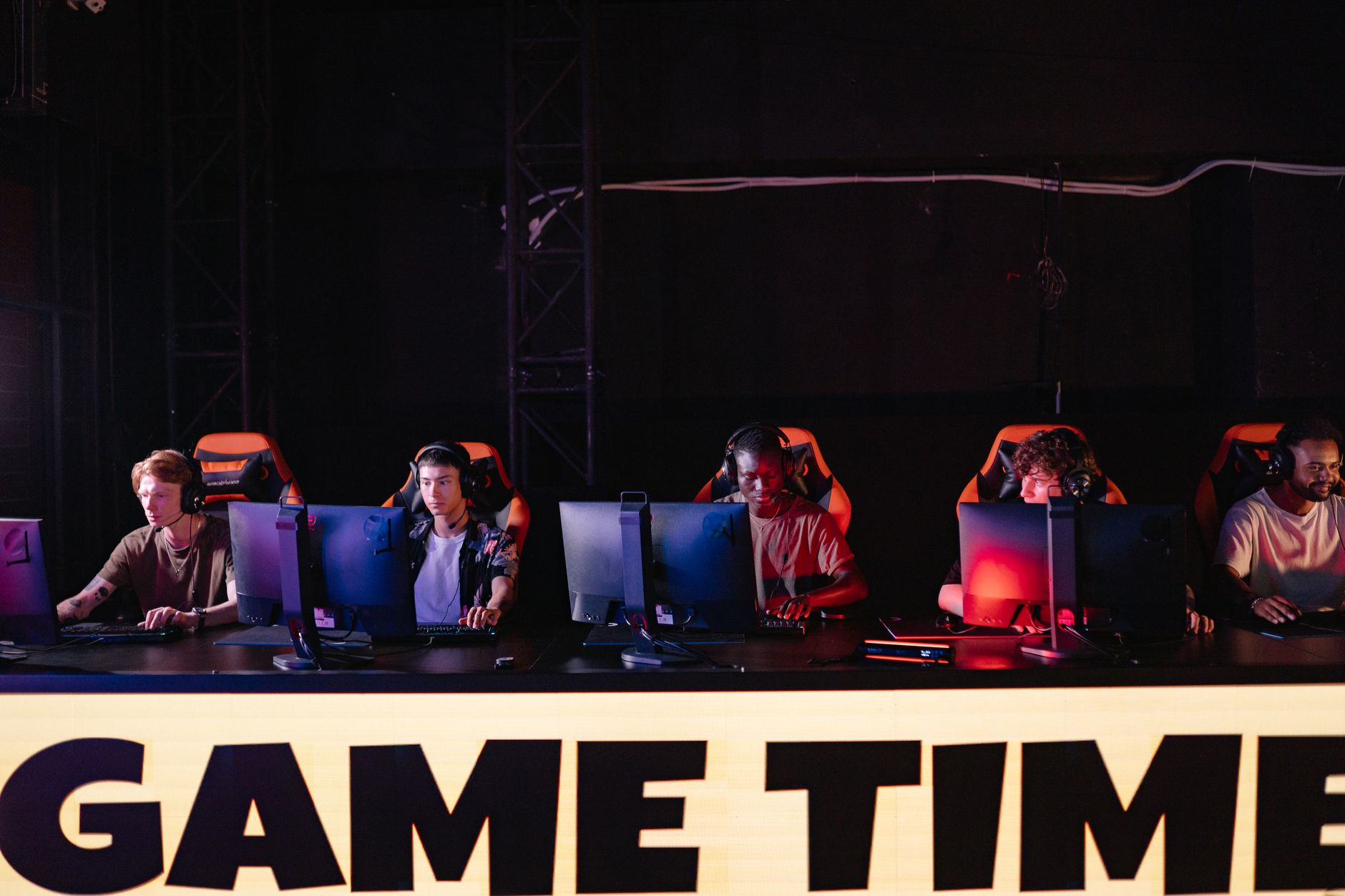 Arena e-sport tournoi gaming compétition scène
